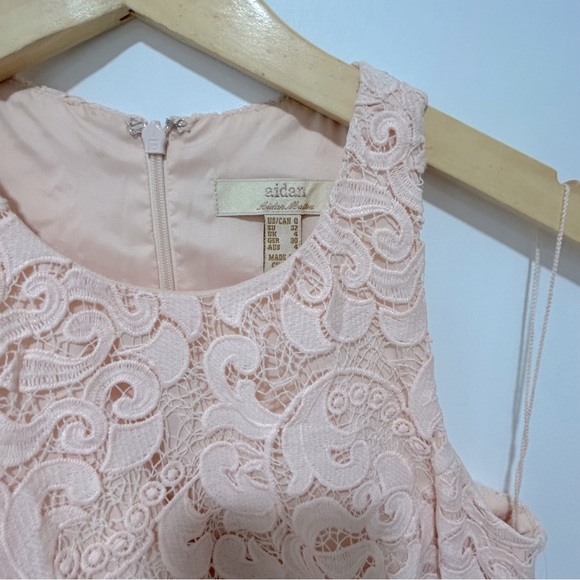 Sweet and flattering dress size 0 - Picture 2 of 3